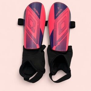 Girls Medium Juniors Pre-Teen Umbro Ceramica Stirrup Black Pink Shin Guards